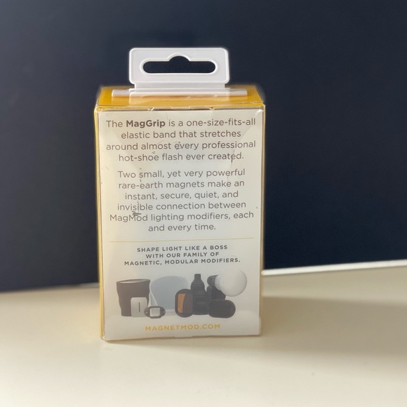 Camera Accessory- Mag Grip 2 by Mag Mod - Picture 5 of 10